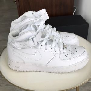 Nike Airforce 1s high top